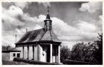 Oberhalb des Kriegerdenkmals schenkte der damalige Gemeindevorsteher Peter Jene den Platz zum Bau der Kriegergedchtniskapelle.